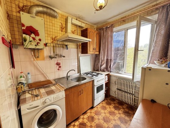 1 кімнана кватира на 4 поверсі по вул. Комарова, район Дендропарку/Европейський ринок Кропивницкий