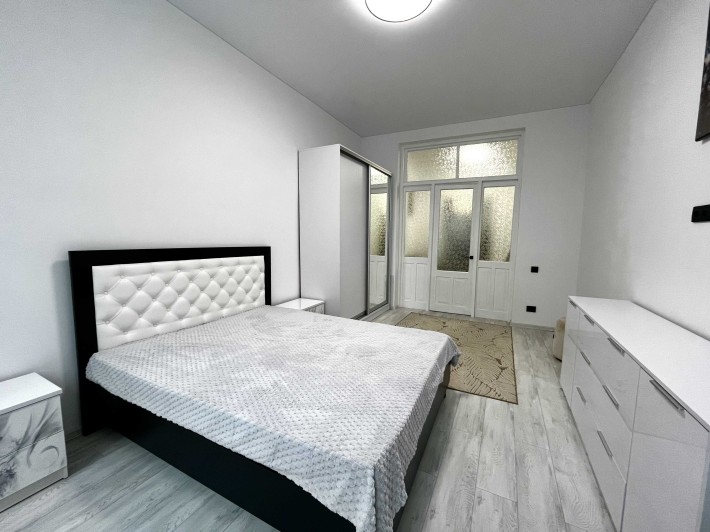 Продаж квартири з ремонтом в центрі по вул. Крехівській. - фото 1