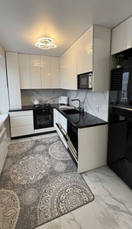 Продаж 3-кім. к-ри з новим ремонтом, вул. В. Великого - фото 1