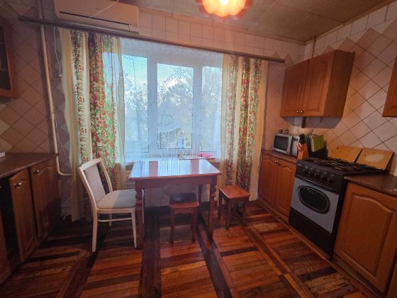 3 кв. 3/9, вул. Професора Толоки (Чуйкова Маршала), Бородинський мкр-н. Запорожье