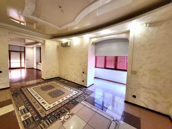 Продажа 4-х к кв ул Маяковского д 8-А, ВТОРОЙ этаж, рядом 71 гимназия. Запорожье