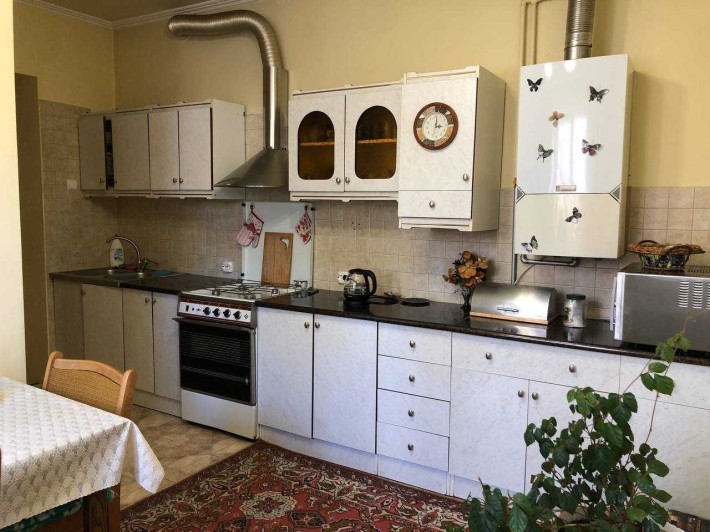 Продаж ексклюзивної просторої квартири по вул. Личаківська - фото 1