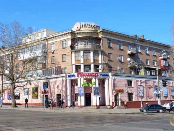 Продається простора 3-кімнатна квартира. Сталінка. Центр. Піонер Миколаїв