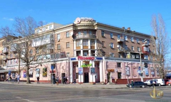 Продається простора 3-кімнатна квартира. Сталінка. Центр. Піонер - фото 1