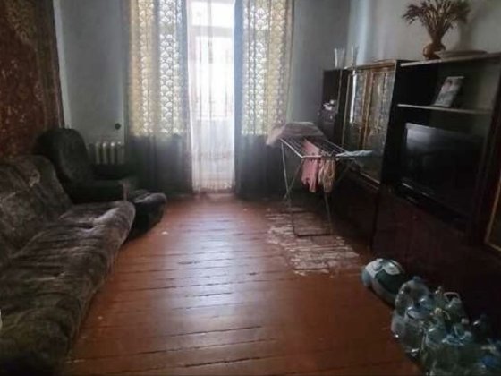Продается 3 ком полнометражная квартира , 2/4 , р-н танка Запорожье
