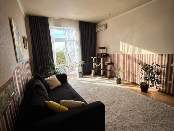 Велика квартира в центрі міста Дніпро