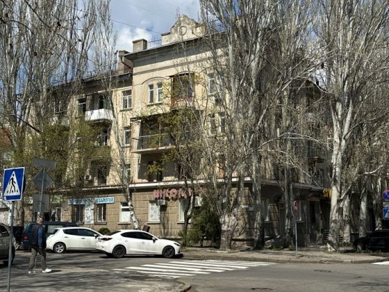 Продам 2х к.квартира «Сталинка" 60.5 кв.м.ул. Фалеевская/угол Спасская Миколаїв