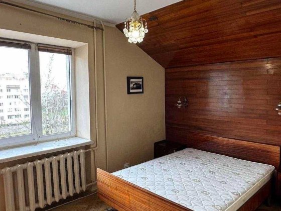 Продаж трикімнатної квартири по вулиці Роксоляни Залізничний район Львів