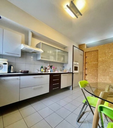 Продам 3х ком.квартиру с ремонтом и мебелью на улице В.Мономаха - фото 1