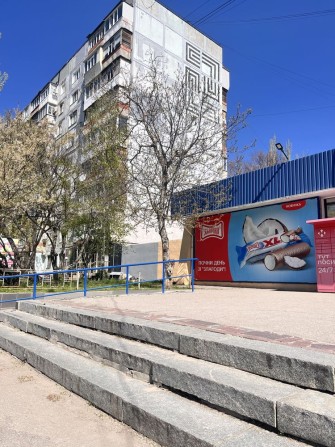 3 х комн кв Героев 93 Бригады/ Гудыменко / Остановка Школа / под ремонт - фото 1