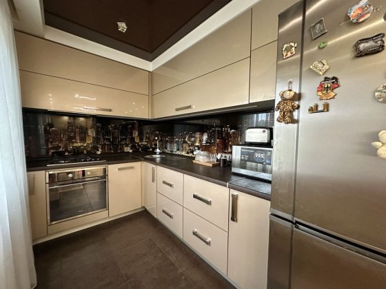 Продаж 3-кімнатної квартири + кап.гараж Запорожье