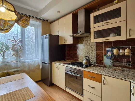 *3-кімнатна квартира в Бородинському мікрорайоні на вул. Товариська Запорожье