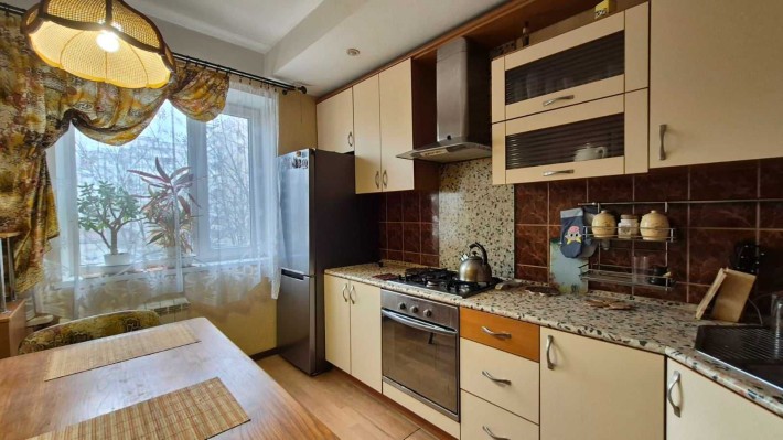 *3-кімнатна квартира в Бородинському мікрорайоні на вул. Товариська - фото 1