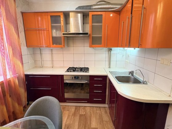 Продаж 2-х кім квартири з гаражем Корабельний район ДК Николаев
