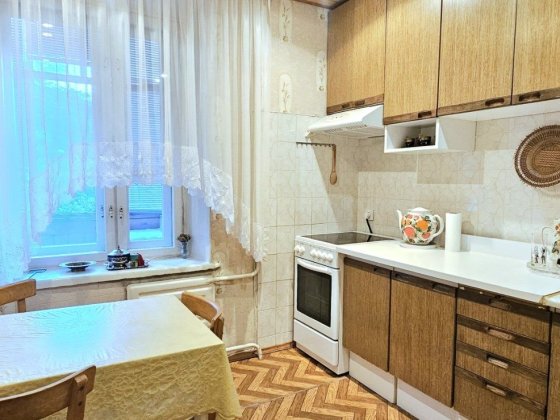 Можно по Є- відновлення Продам 2к.кв по вул. Б.Центральний ( Возн р-н) Запорожье