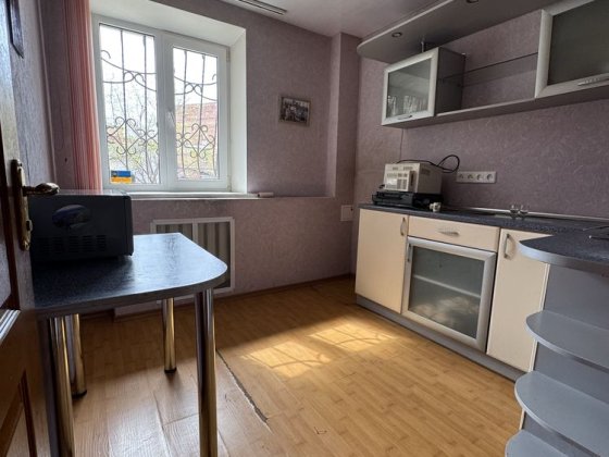 ПРОДАМ 2 комнатную на Героев Харькова  38 Центр Харьков