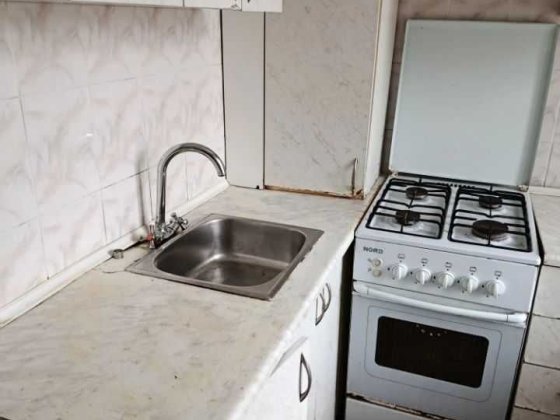 продам 1 кімн Гліба Бабіча 2 поверх газовий водонагрівач,балкон,чудова локація,поруч центральний рин Николаев