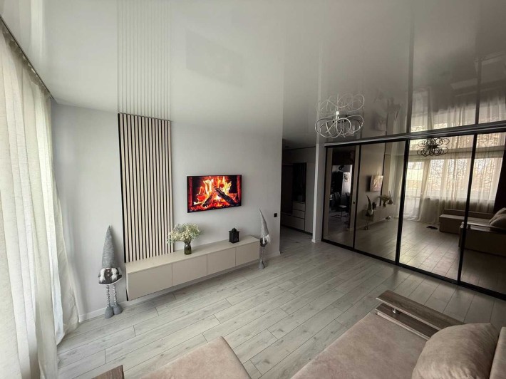 Продам 2 комн квартиру 56м2 3 этаж Евроремонт Укомплектована Сертификат OA - фото 1