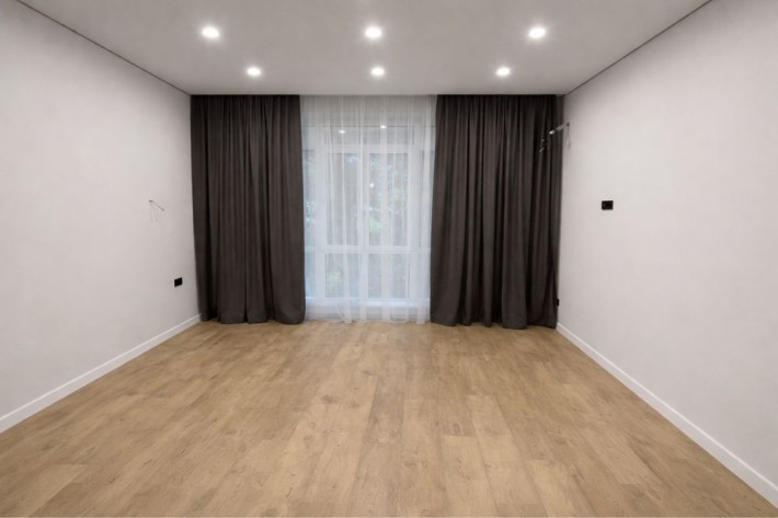 Однокімнатна квартирв в центрі з ремонтом - фото 1