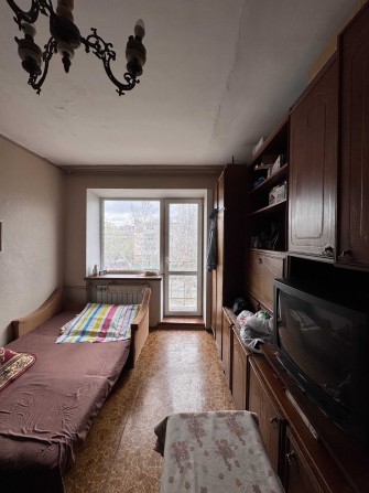 Продам 1 к. квартиру на Юго Западном массиве на среднем этаже - фото 1