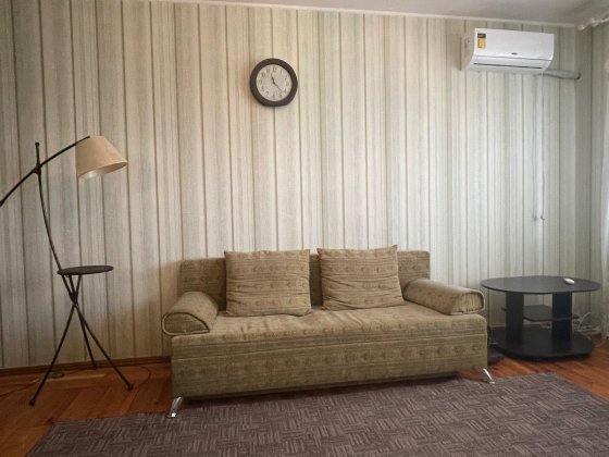 пр. Победы 74А. Продам 2-к. кв. на Алексеевке Харьков