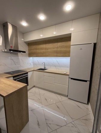 Почти 2-комнатная! Евро-двушка 48,8 м² с ремонтом и мебелью - фото 1