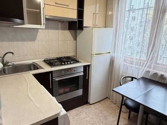 ЧЕРЕМУШКИ Продам двухкомнатная квартира Средний этаж Одесса