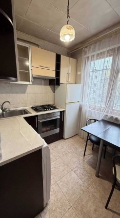 ЧЕРЕМУШКИ Продам двухкомнатная квартира Средний этаж - фото 1