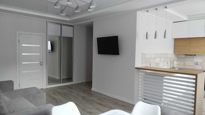Продаж 2 кімнатної квартири з хорошим ремонтом - фото 1