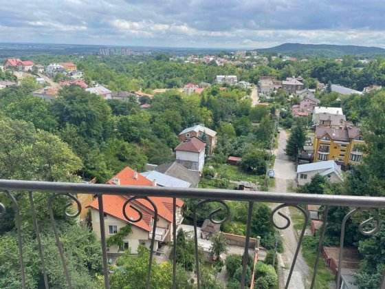 Продається 2 кім. Квартира з красивим виглядом Львів