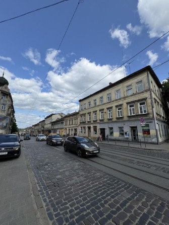 Продам квартиру поруч з центром - фото 1