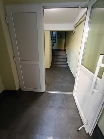 Трикімнатна квартира в цегляному будинку в центрі Космоса - фото 1