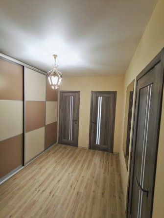 Продам 3 кімнатну квартиру біля метро Перемоги - фото 1