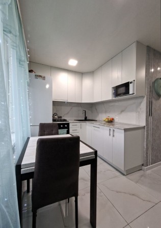 Продается 2х  комн квартира, 9/9 этаж,  ул. Школьная, сертификат - фото 1