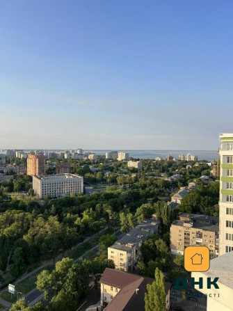 Продам квартиру в Жк Четыре сезона, Пентхаус 100м- 25 этаж, панорамный вид на море и город, рядом па - фото 1