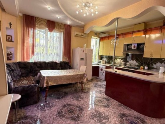 Квартира у моря со своим двором. 90метров с ремонтом, мебелью. АГВ. Одесса