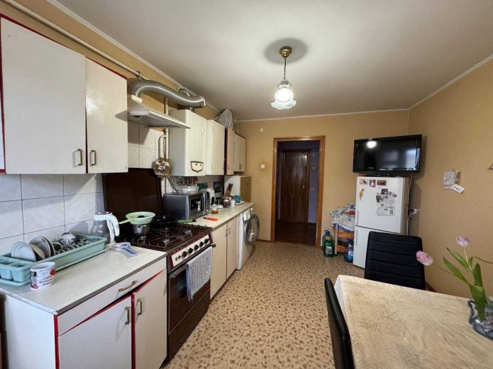 Продаж 2-кім квартири з ремонтом вул.Пасічна ТЕРМІНОВО - фото 1