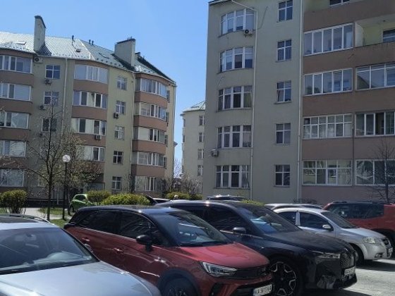 Продаж трьохкімнатної  Петропавлівська Борщагівка, Борщагівська 30а