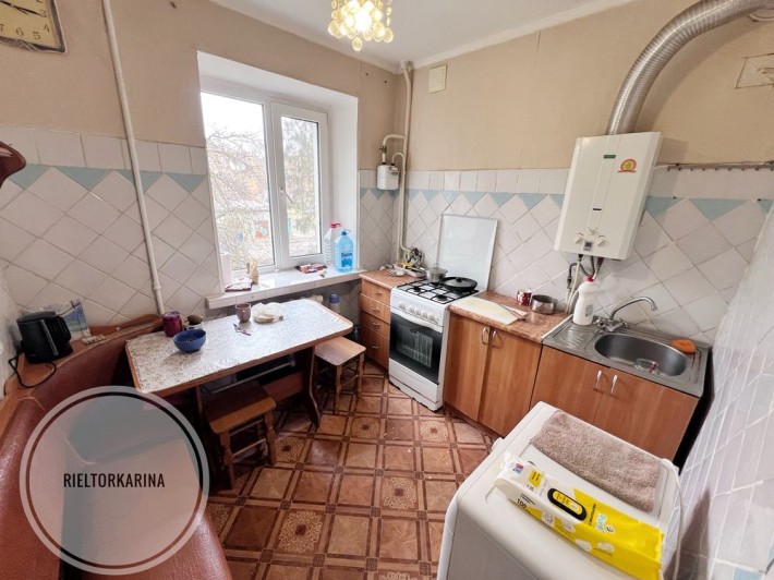 Продаж 2к квартири Молодогвардійська/пр. Богоявленський 2 поверх з 5 - фото 1