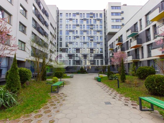 Продаж 2 кімнатна квартира, без ремонту, ЖК Місто Трав Львов