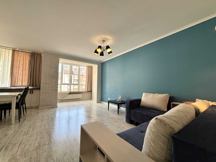 Інтер'єр з душею моря. Продаж унікальної великої 2 к. квартири ЖК «Львівський» - фото 1