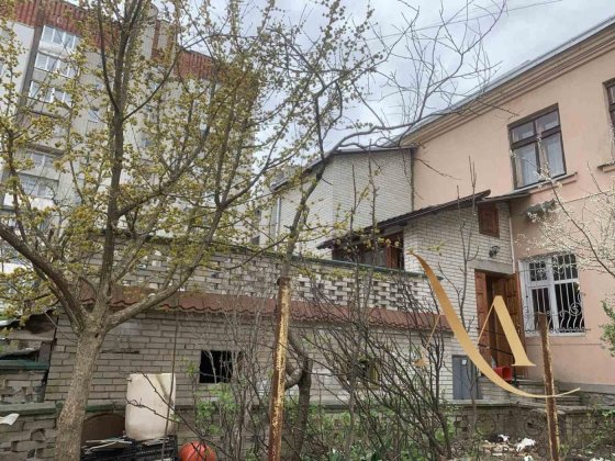 Продаж двокімнатної квартири з гаражем  по вул.Садівнича (Личак.р-н) Львів