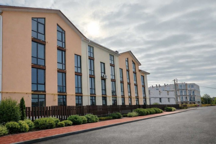 Простора квартира 73м² від забуд-ка. Заселений будинок. 20хв до метро - фото 1