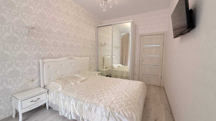Продам уютную 1 комн. в Аркадии. ЖК Элегия Парк, с большой лоджией. - фото 1