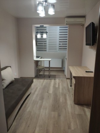 Продам смарт-квартиру поруч з метро - фото 1