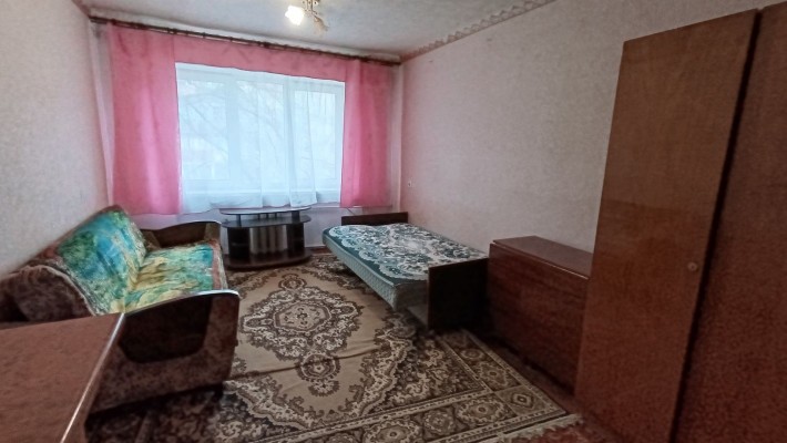 Затишна кімната в гуртожитку з меблями та технікою - фото 1