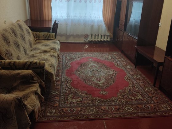 Здається кімната в трикімнатній квартирі