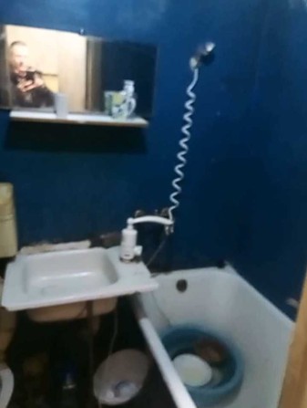 Сдам комнату в общежитии на 173 квартале с мебелью  стиралкой недорого - фото 1