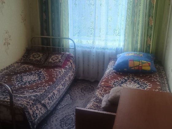 Кімната в квартирі для дівчат довгостроково здається