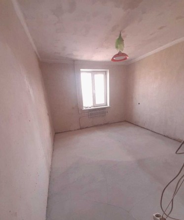 Продам 2 комнатную изолированную гостинку метро Холодная Гора (404795) - фото 1